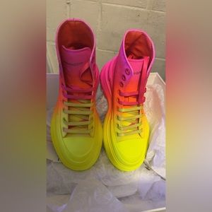 ****AUTHENTIC**** ALEXANDER MCQUEEN